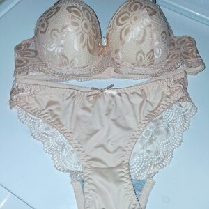 SHEIN Lace Floral Bra Set in Cream